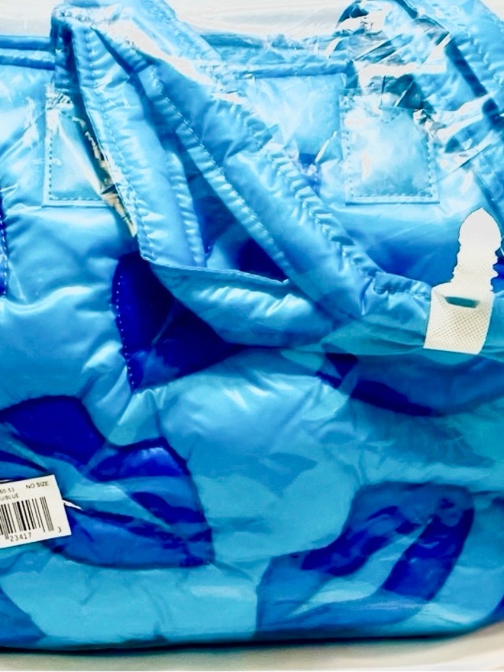 NEW WILDFOX BLUE PUFFER LIPS  TOTE BAG  BEACH POOL NWT SEALED $98 - Picture 5 of 5